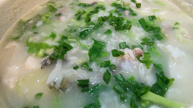 广东名粥“生滚骨腩瘦肉粥”粥绵肉嫩,鲜甜无比超好吃