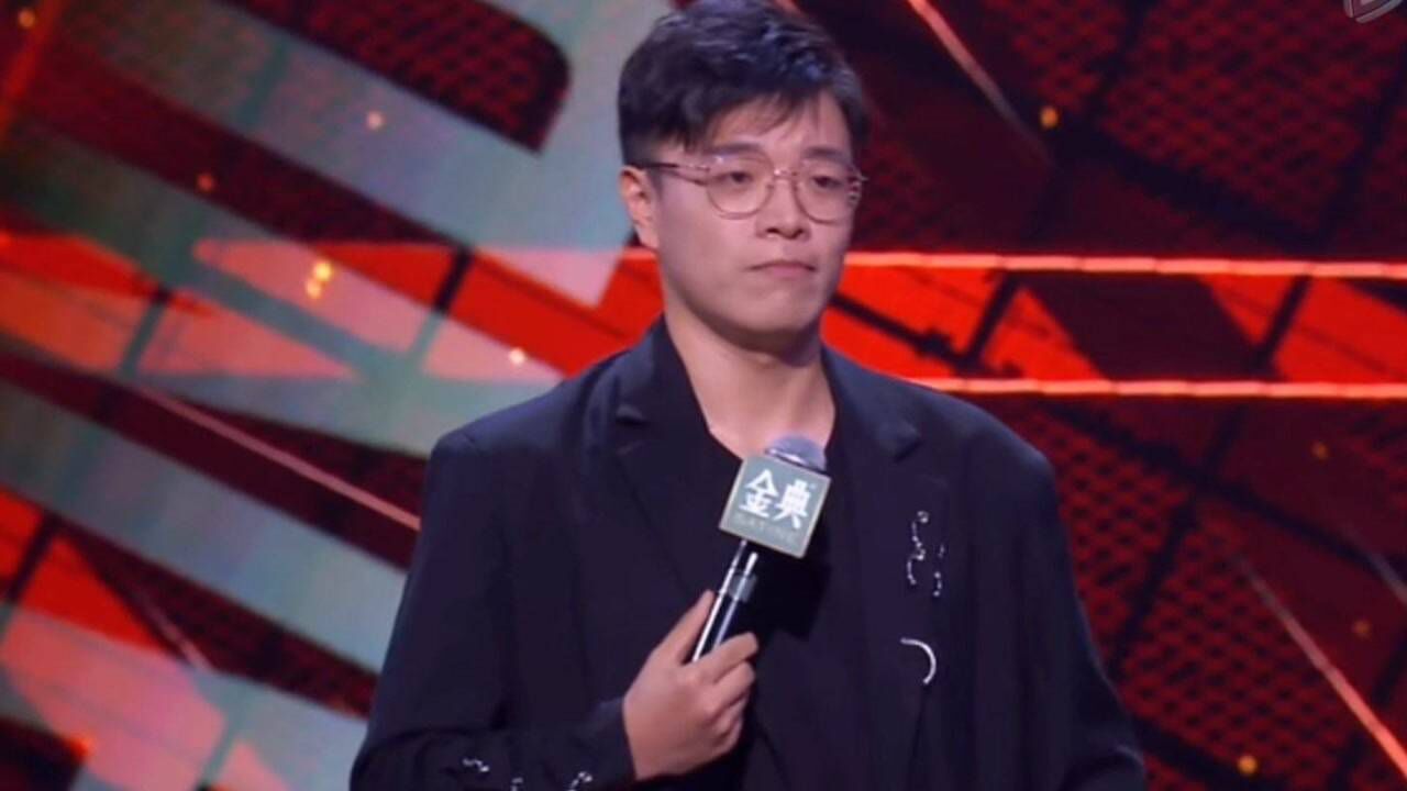 脱口秀新秀杨波:去面试翻译,听不懂上海话,面试官说这是英文_腾讯视频