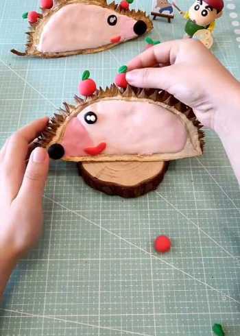 榴莲壳做成的刺猬图片图片