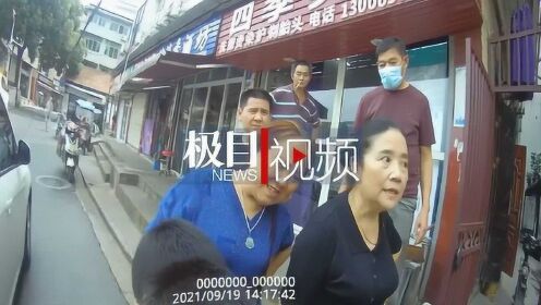 9月19日下午1时51分，武汉市黄陂区公安分局环城派出所接到热心群众邓女士报警，在环城卫生院门口发现一对迷路的双胞胎男孩，希望警方能予以帮助。