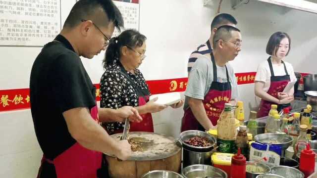 红油技术培训哪里教的比较好?蜀味缘餐饮培训学校一对一操作