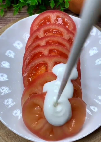 西红柿配上简醇零蔗糖酸奶,拉稀减脂神器啊