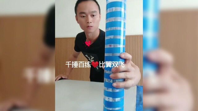 小伙子竟然把这么多的骰子摇起来,小伙起名叫比翼双飞!