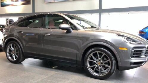 2022款保时捷卡宴轿跑版银色金属漆实拍,过年回村里就买它