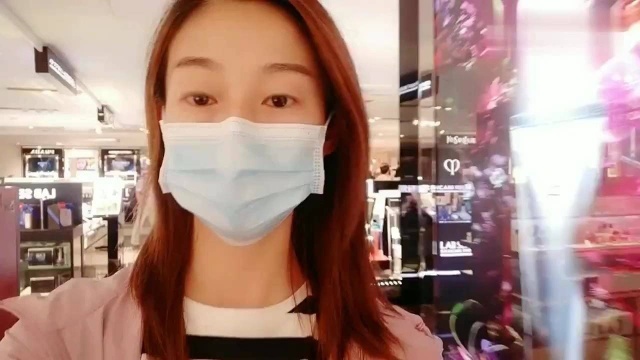 香港人的生活:没有游客没有代购的香港崇光百货感谢祭,这人流量柜姐大呼想不到