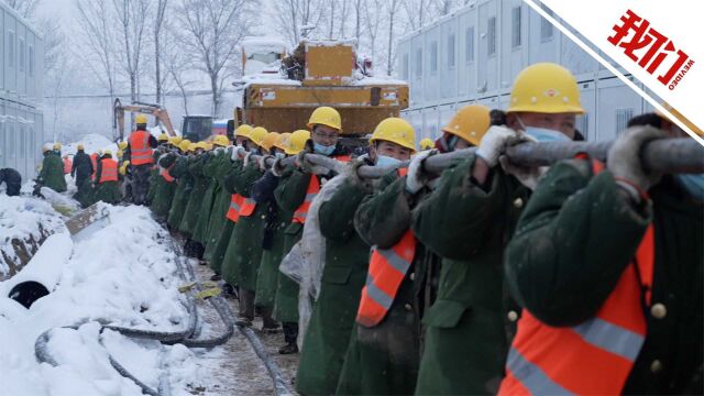 航拍河北廊坊隔离点建设现场:大型吊车林立 工人脚踩黄泥冒雪施工