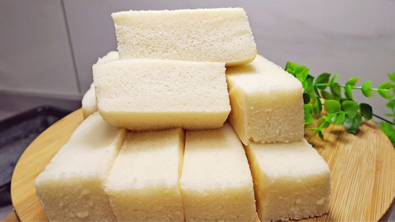 奶香发糕的懒人做法,手不沾面筷子搅一搅,蓬松又劲道比面包好吃