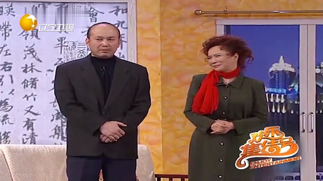 郭达小品《送礼》:蔡明送礼被郭达套路,见面互怼笑翻全场