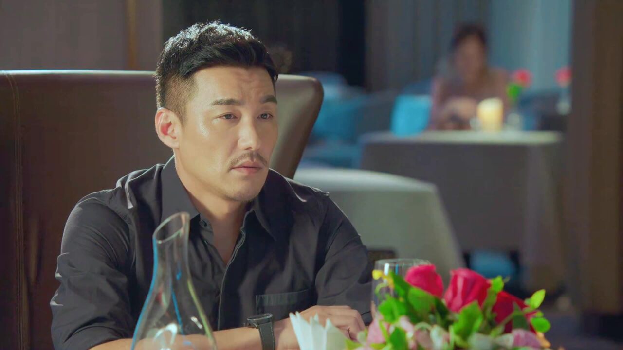 《壮志高飞》胡兵完美演绎"双面机长"