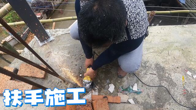 湖南怀化小伙农村建房,为了控制成本楼梯扶手用不锈钢材料,效果不错