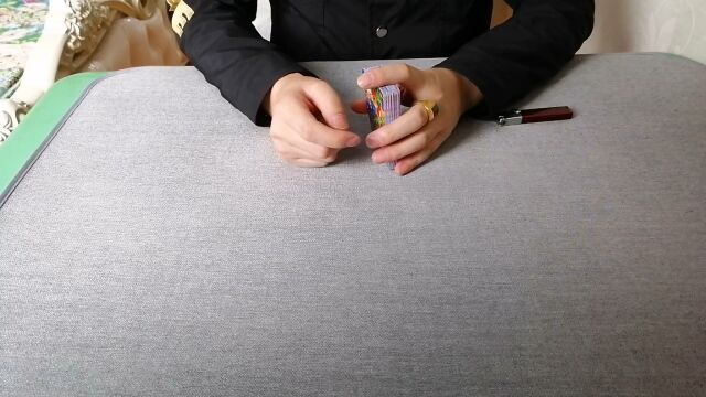 扑克魔术平推二张正确手法,底照二张认牌技巧