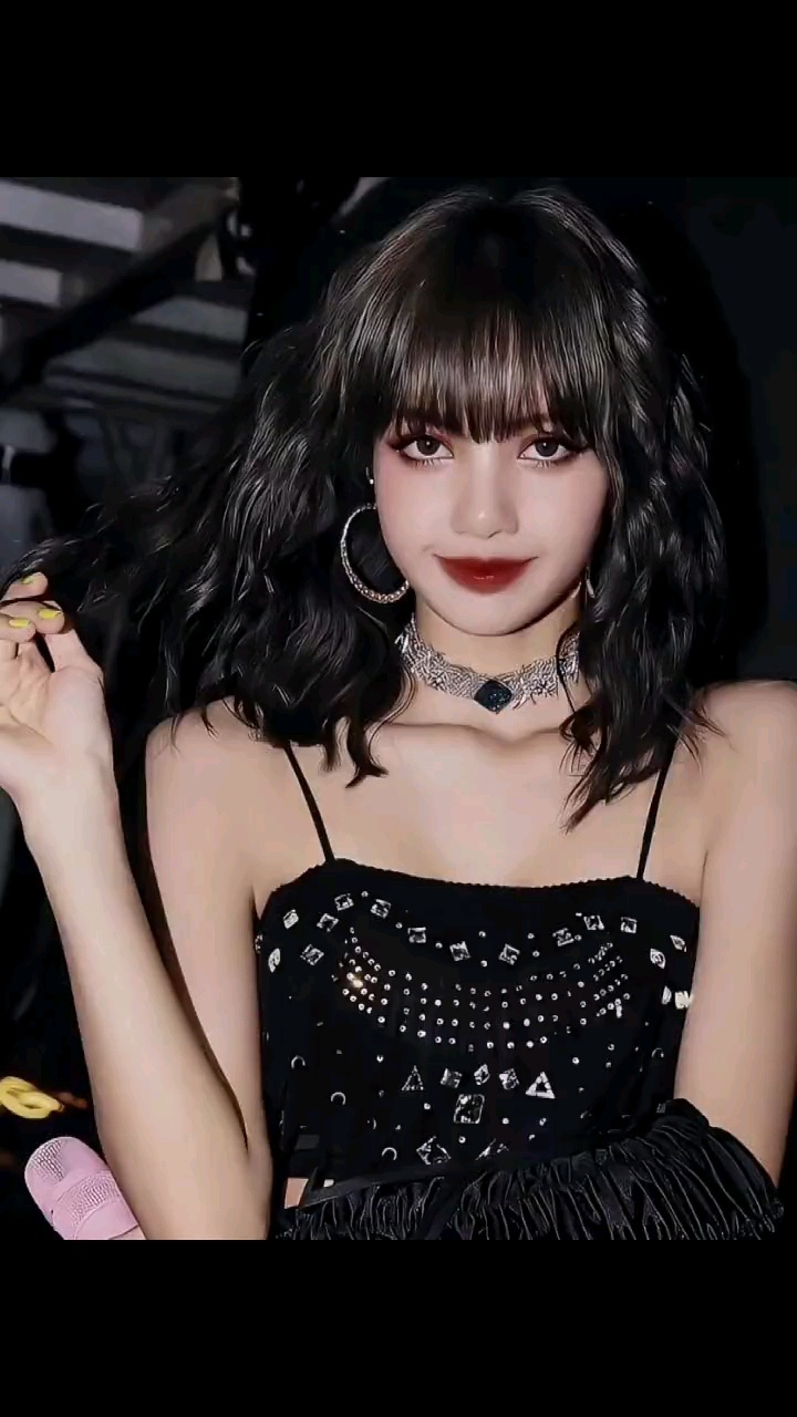 lisa(lalisamanoban),1997年3月27日出生于泰国武里南府,在韩国发展的