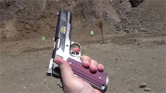 发射.45口径ACP弹药的M1911手枪,户外射击测试,可靠性极高