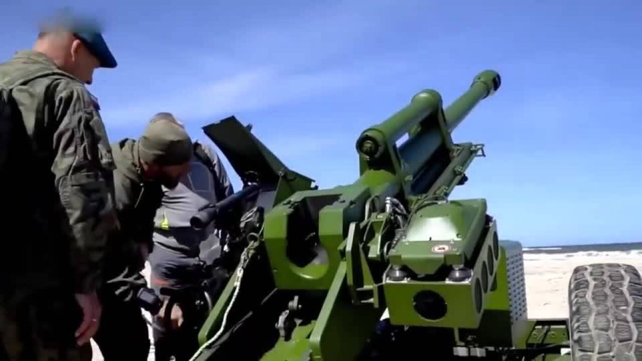 法国lg1mk3轻型榴弹炮实弹射击,威力杠杠的!