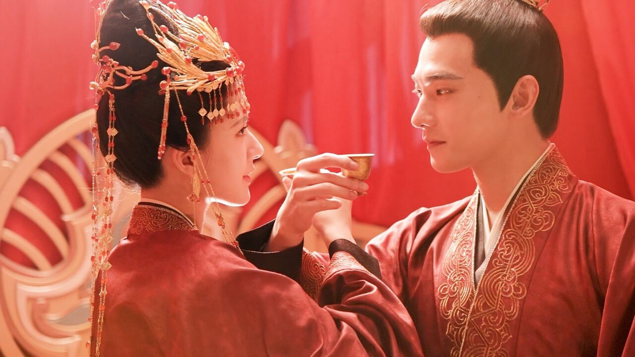 花絮:杨洋赵露思大婚片场甜蜜亲亲