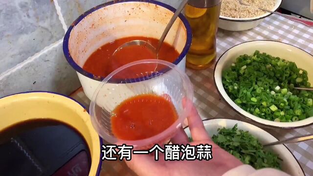 延安沾沾锅底没有一点油却越煮越香,素菜吸饱汤汁挂满孜然比肉香