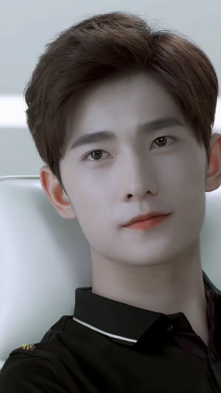 拜托!他是肖奈啊!是我们的整个青春阿.