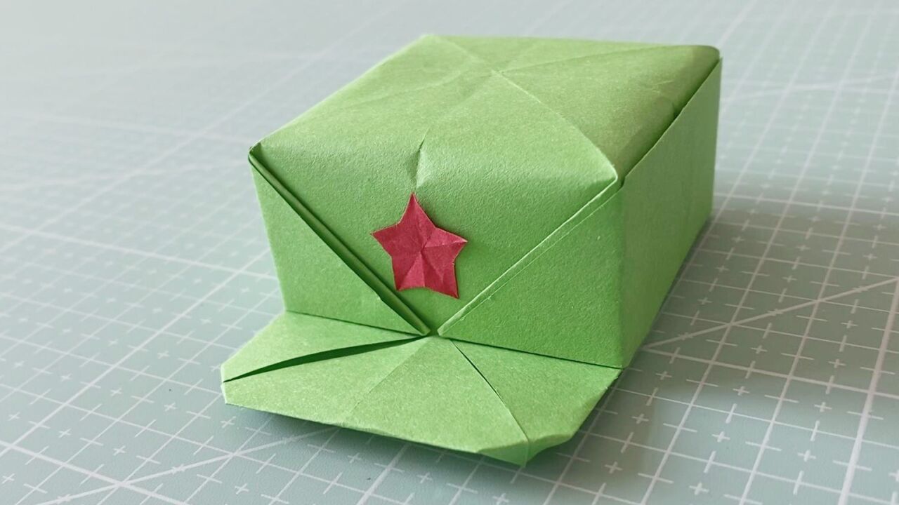 教你学会如何折纸一款怀旧的"红军帽",步骤详细,难度1颗星,看一遍就能