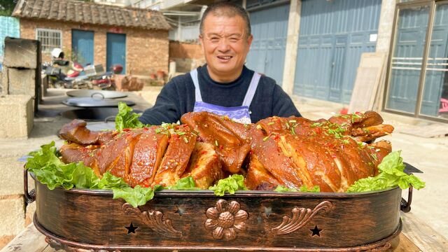 220买个25斤大猪头,阿胖山做“鸿运当头”,肥而不腻,真香!