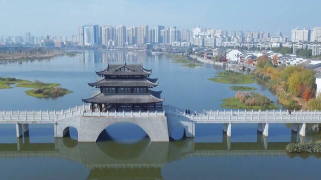 你不来,船不开!我们相会在云天外!常德有一条穿紫河,诉说着沅江上游久远的故事,麻阳人放排而下,船工号子响彻云霄.