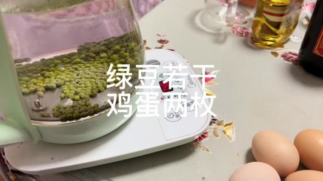 用绿豆水冲鸡蛋茶治疗嗓子疼,本人喝着有效分享给大家!