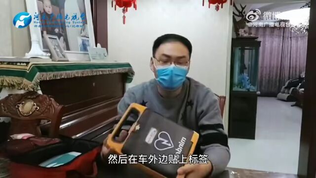 一私家车上贴了这个标志,网友:行走的救命神器