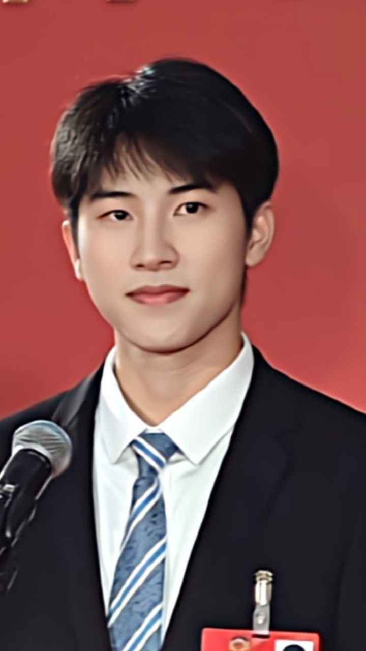 24岁"网红"乡村教师赖家益,成为广西政协最年轻的委员