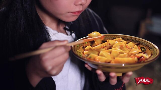 姑娘教你贵州特色米豆腐的做法,Q弹爽口,看得我好馋了