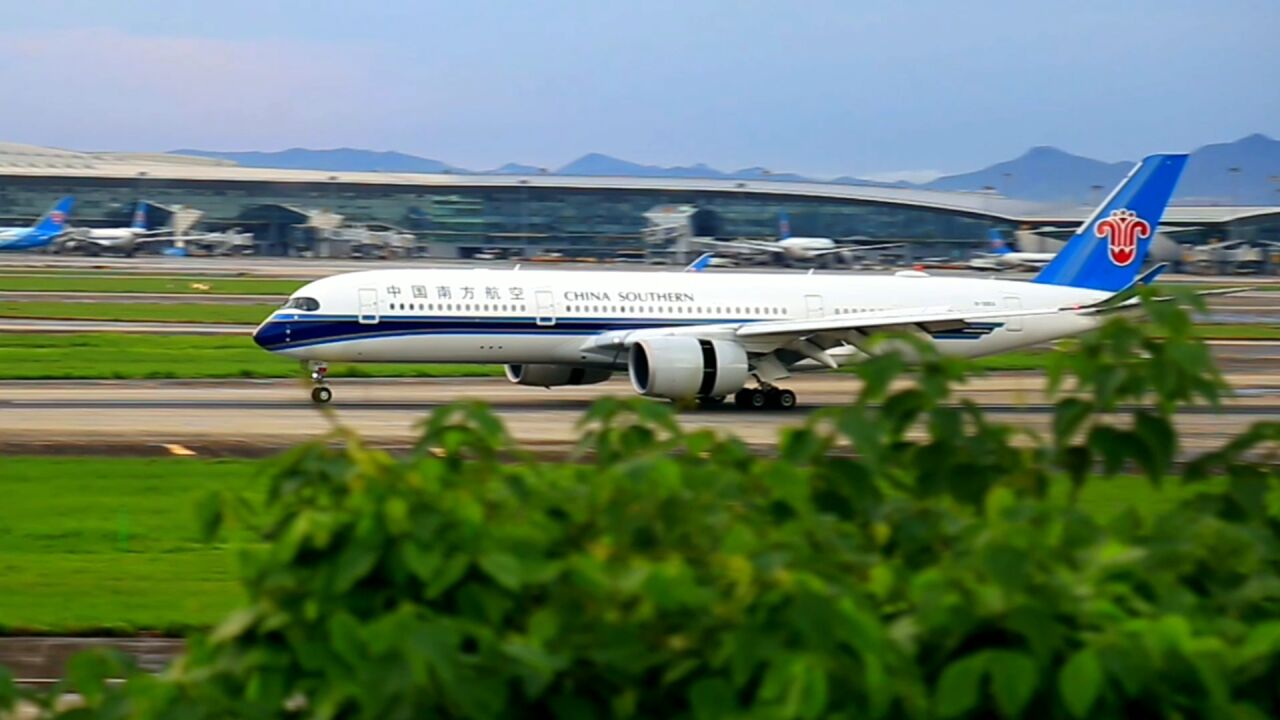 廣州白雲機場實拍空客330 350波音787寬體飛機起降,一片壯觀景象