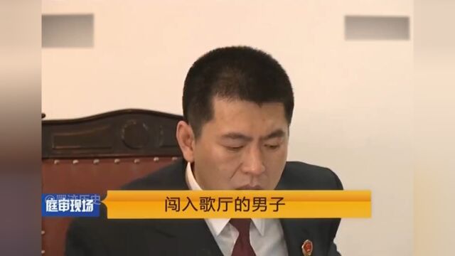 丈夫持刀夜闯夜总会,当8岁女儿面捅死三陪妻子,被捕后一脸不屑岳志军刑事真实案件记录遵纪守法 1