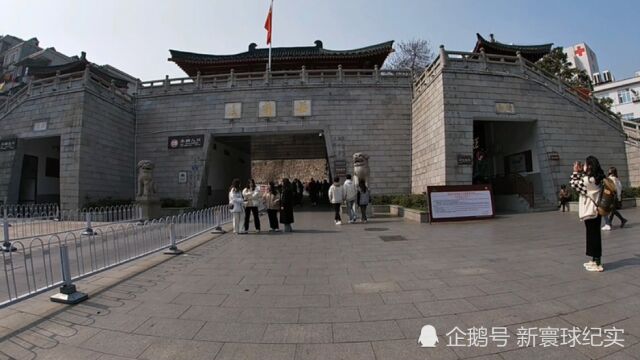 第一视角,沉浸式游览长沙岳麓山,山顶店铺林立,人山人海