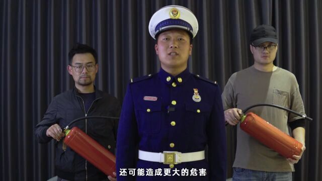 购买灭火器等消防器材时,务必认准3C标志,购买正规合格产品.