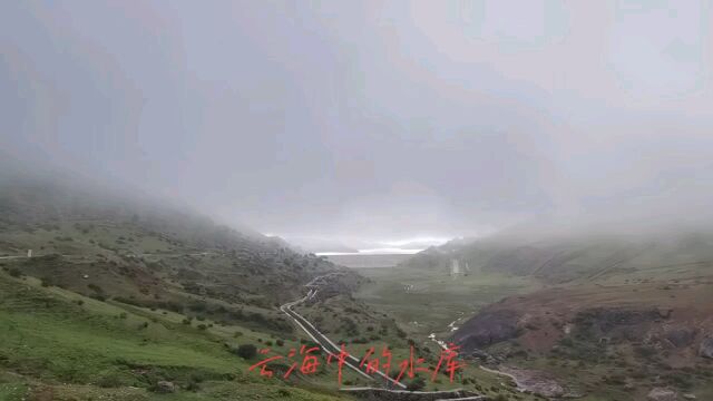 昭通大山包景区海拔3200米处的水库云海