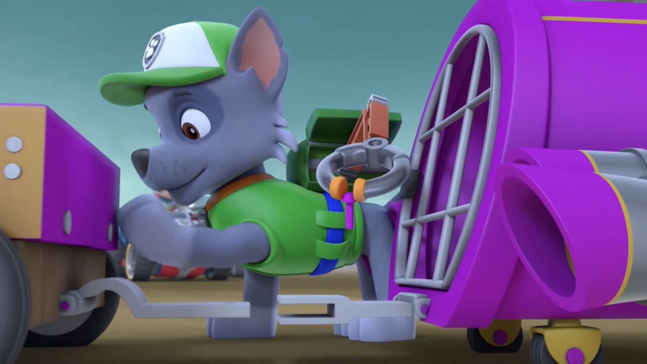 韩丁那偷盗黄金,汪汪队阿奇用无人机侦查,灰灰和小砾截断其后路救援