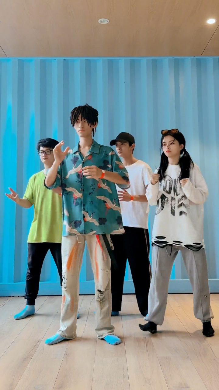 当机械舞突然开始回忆杀,开整!#滑脚怪 #机械舞