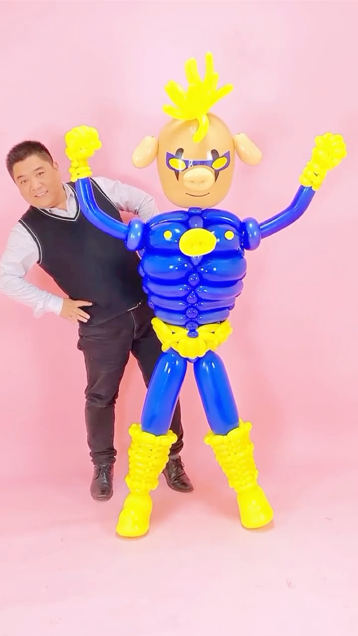 用气球做的猪猪侠.