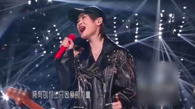 李宇春温暖演唱《和你一样》,让人感动泪流不止,句句感人肺腑