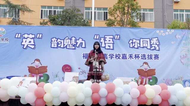 武夷学校六年级一班范心“Little red riding hood”