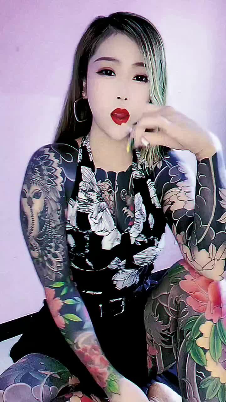 通体小浪妞 #通体纹身 #日式老传统 我要上热门 热点话题小助手
