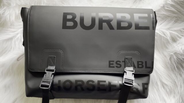 博柏利巴宝莉BURBERRY 男款单肩斜挎包信使包小号