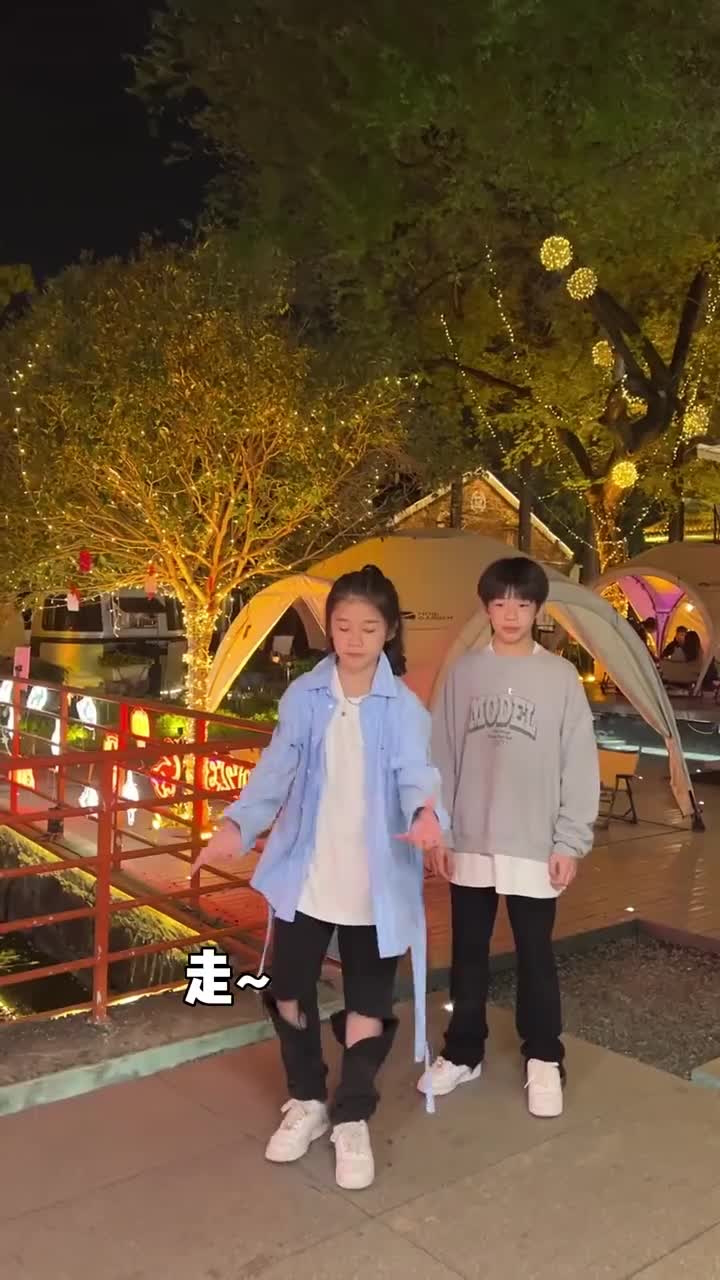 来自程程的花絮 #boomboom扭胯舞 #第三视角 张轶程越努力越幸运 臻臻