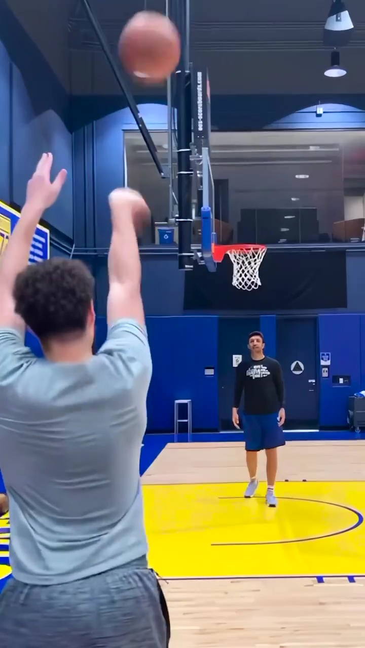 练底角三分的汤普森自带配乐02#汤普森0202#铁铁的nba原创02