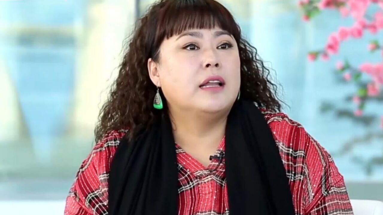 李菁菁笑侃国外迷路,闯进婚礼现场,体验了把没成名前的感觉