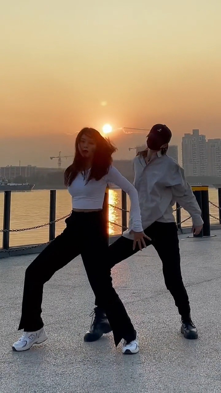 没想到我的舞伴是个女孩子吧#金大铭编舞#troublemaker