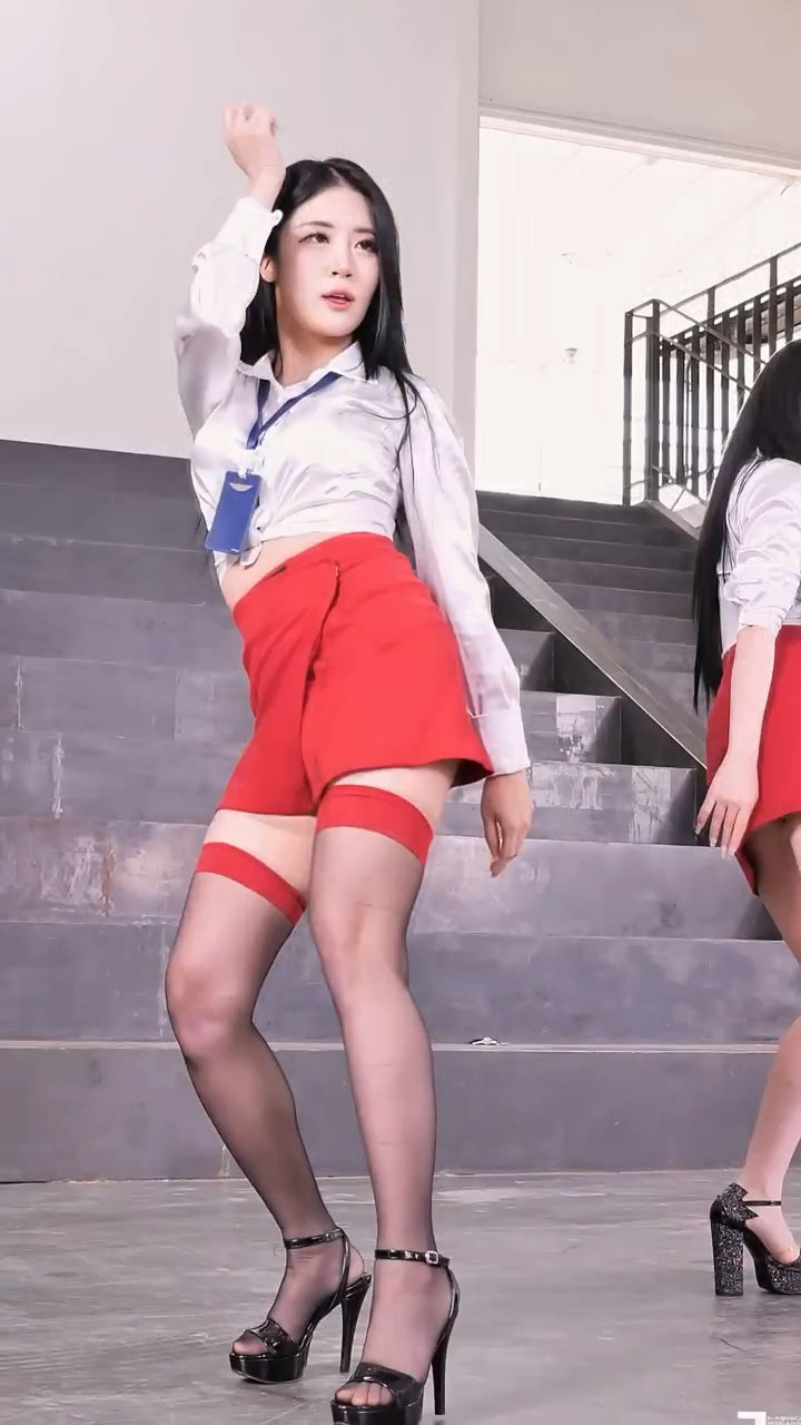 韩国crush女团bomi热舞"韩国美女热舞"韩国女团"跳舞卡点