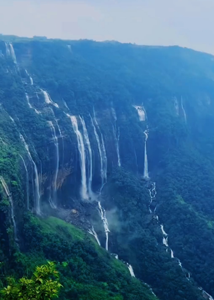 "世界雨极"-乞拉朋齐:年降水量超过2万毫米