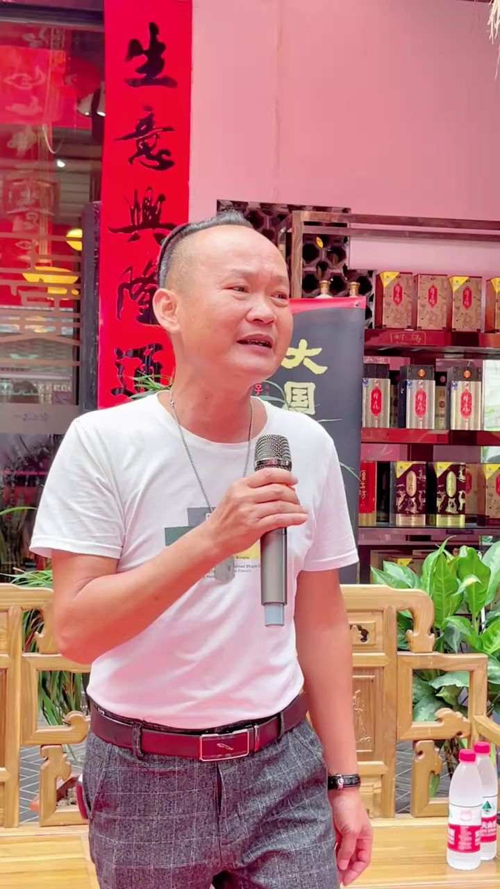 谭咏麟经典歌曲 情缘巴士站 总是那么百听不厌!