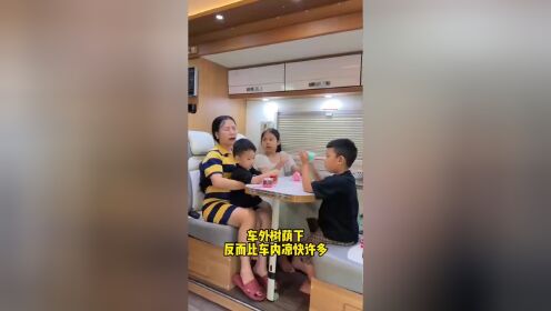 房车停在野外，突遇暴雨冰雹，房车门还打不开了。_高清