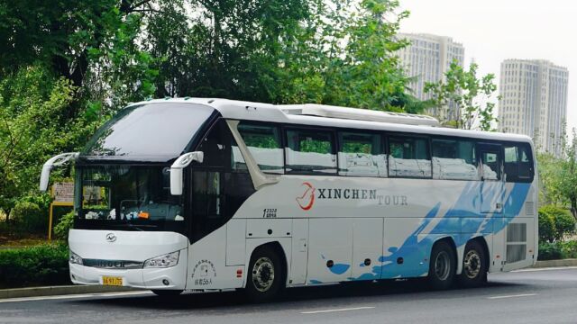 实拍海格KLQ6132BAE61三轴客车