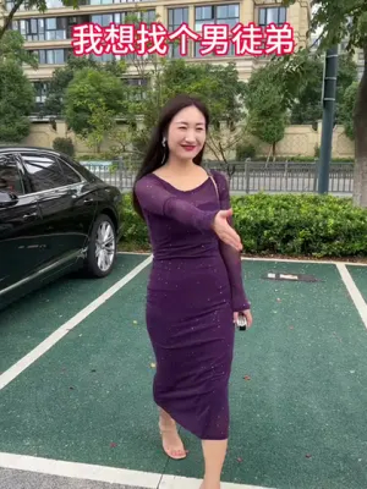 我叫王轩,河南商丘人,在宁波余姚做十几年卤味,自己是师傅也是老板,店